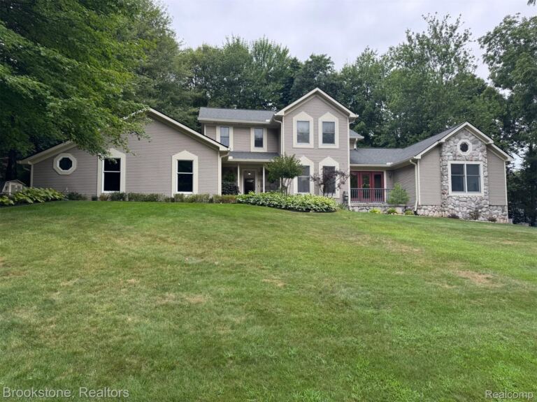 368 Bonnie Cir, Marion Township
