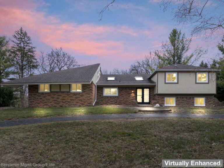 5910 Cedar Knoll Dr, Genoa Township