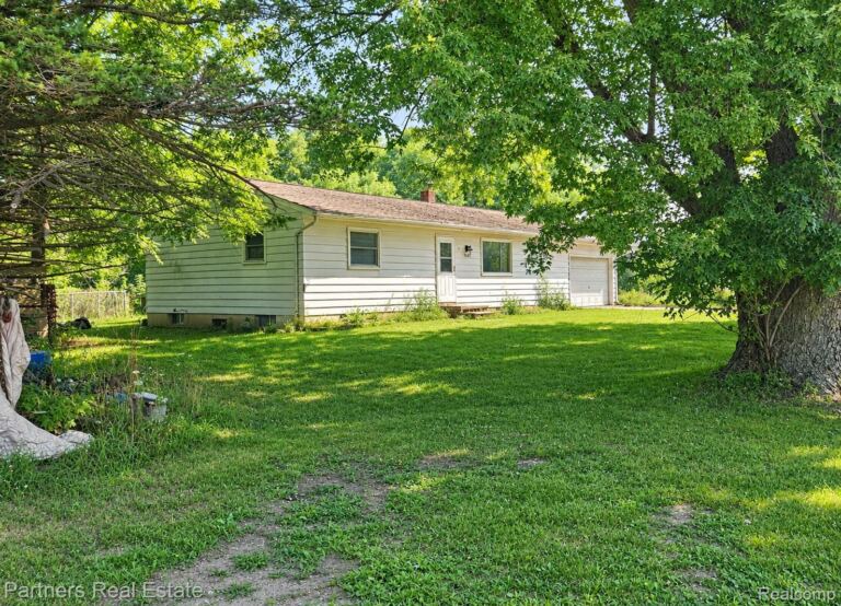1382 Lucy Rd, Marion Township