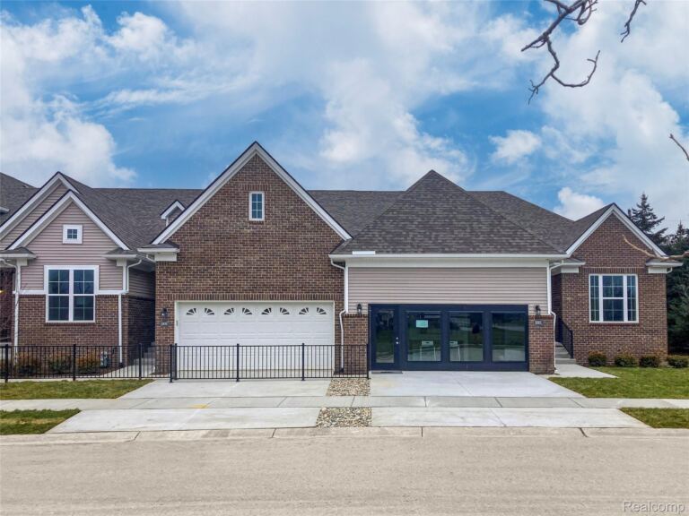 9921 Crossview Trl, Hartland