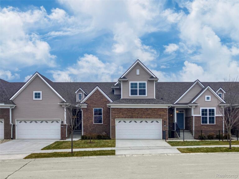 9928 Crossview Trl, Hartland