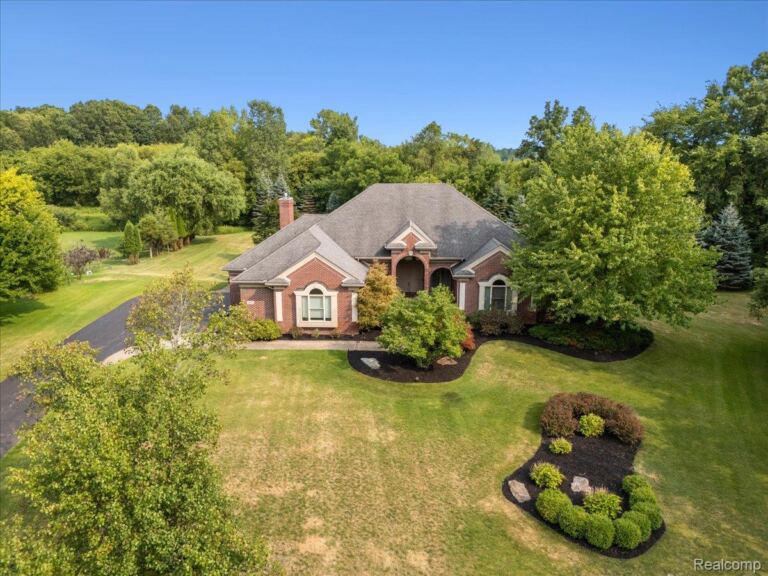 3279 Beach Lake Dr E, Brighton