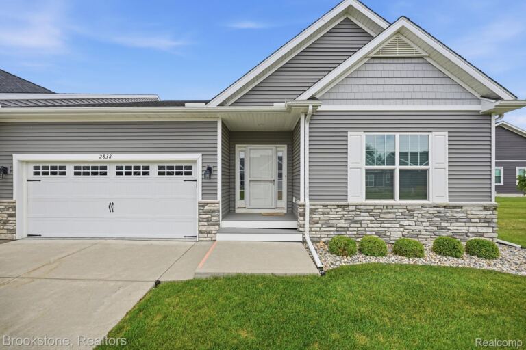 2838 Blue Sky Dr, Oceola Township