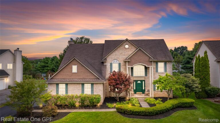 8922 Redstone Dr Dr, Pinckney