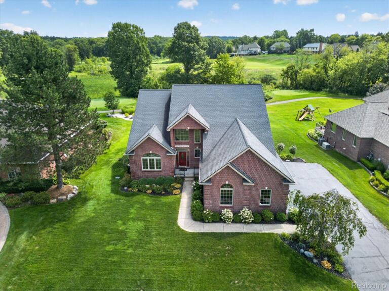 3747 Honors Way, Genoa Township