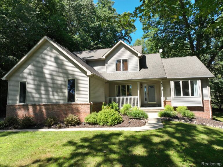 5307 Edgelake Dr, Hamburg