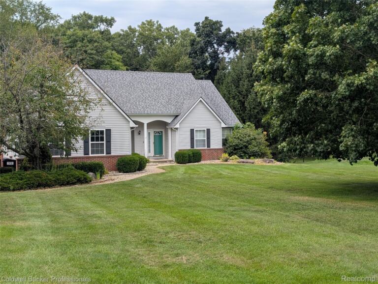 8146 Kimble Dr, Hamburg