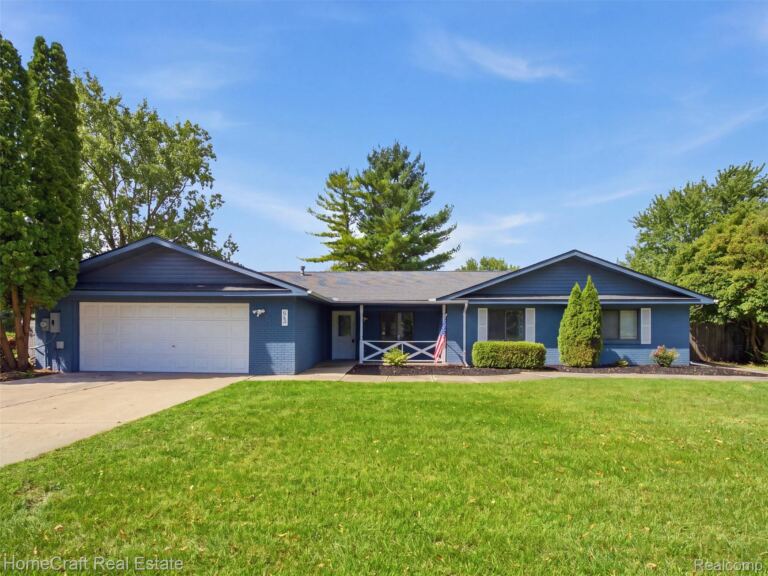 802 Tanager Trl, Howell