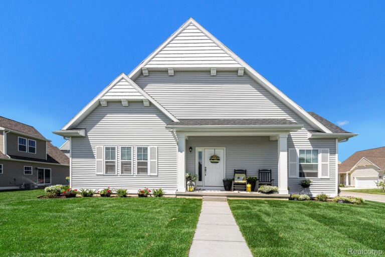 360 Dorchester Dr, Howell