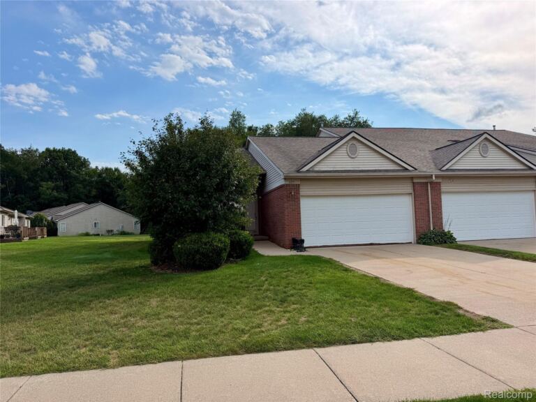 2251 Crystal Crossing Dr, Marion Township
