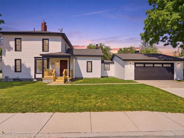302 N 2nd St, Brighton