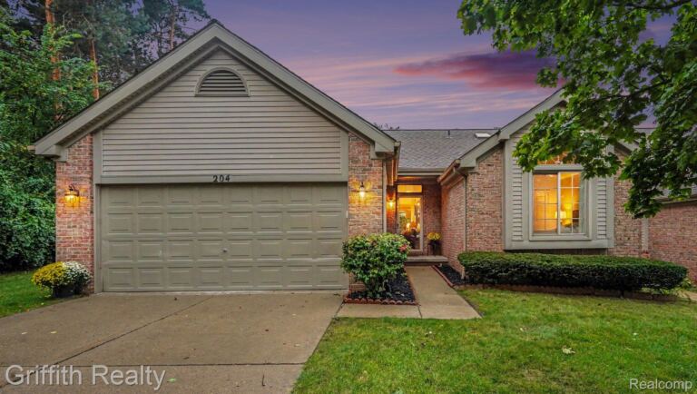 204 Texknoll Ct, Brighton