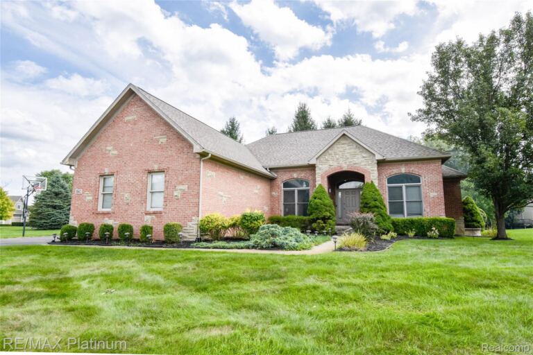 2940 Dana Pointe Dr, Hamburg