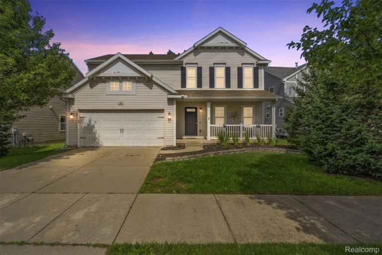 198 Penobscot Dr, Marion Township