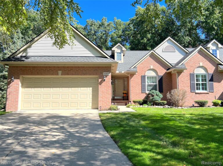 3397 Dewdrop Ln, Genoa Township