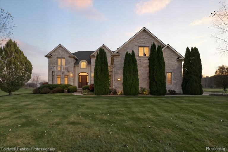 13065 White Oaks, Argentine Township