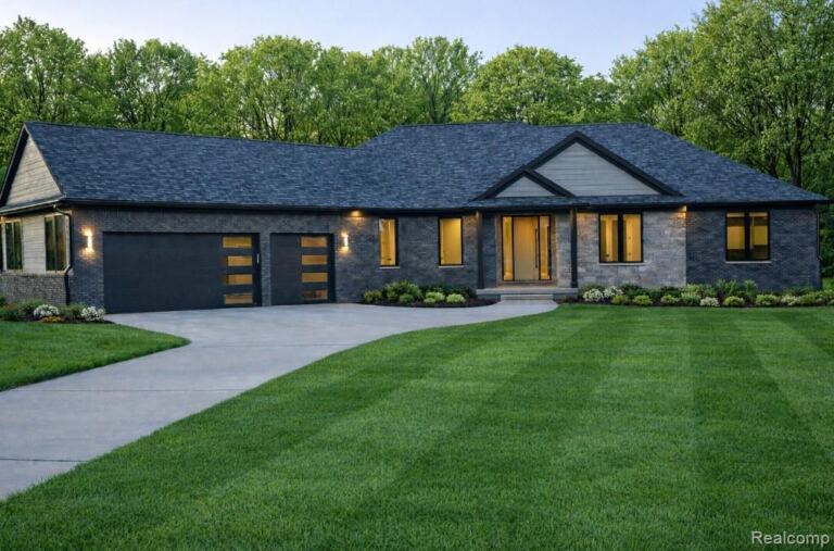 632 Kings Fairway Ln, Grand Blanc