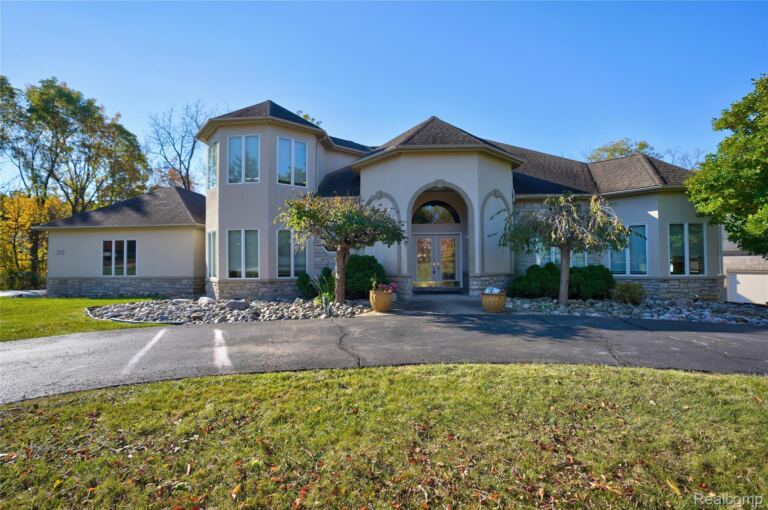 5166 Warwick Woods Trl, Grand Blanc