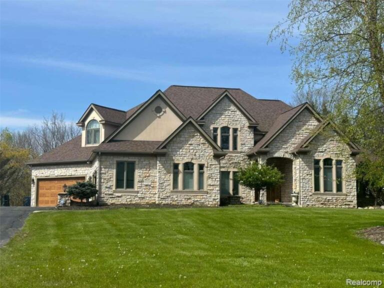 6223 Canter Creek Trl, Grand Blanc