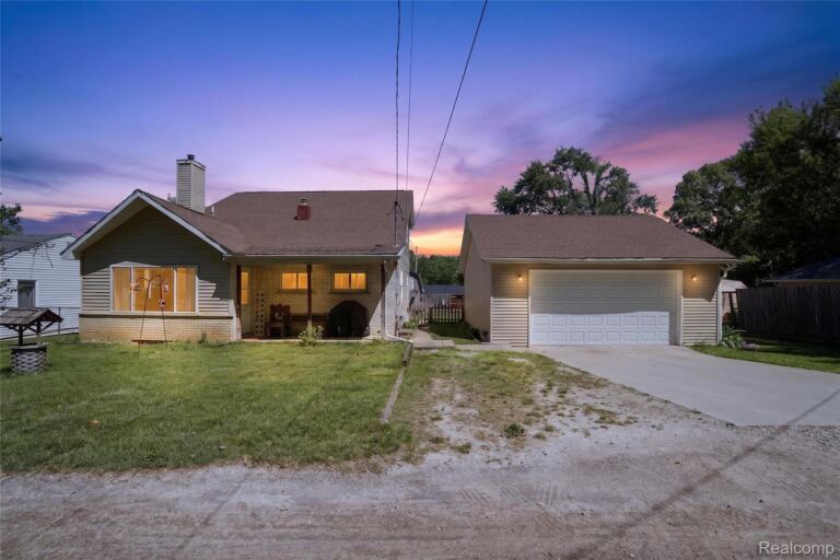 7166 Alpine Dr, Argentine Township