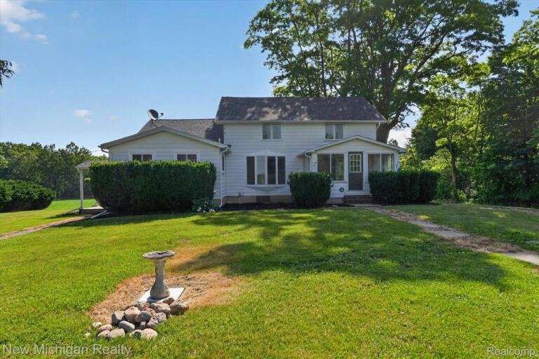 11374 Lahring Rd, Argentine Township