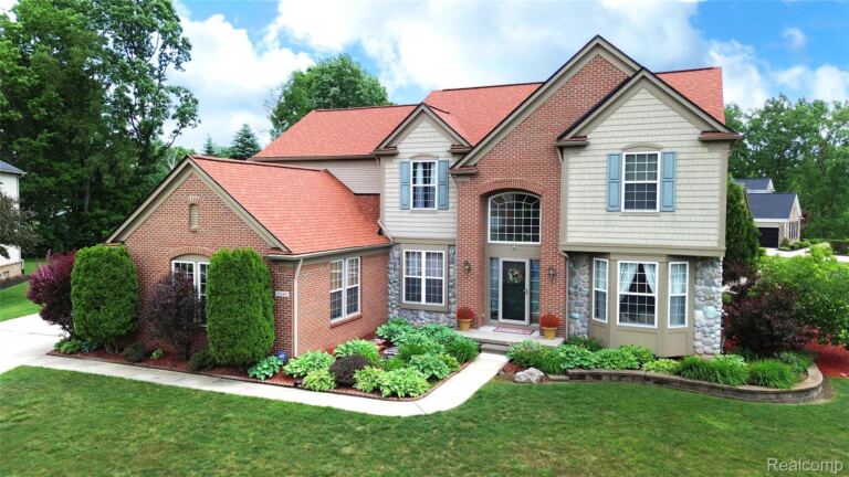 6240 Moonstone Ct, Grand Blanc