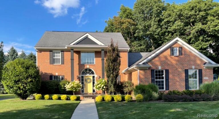 5827 Woodfield Pkwy, Grand Blanc