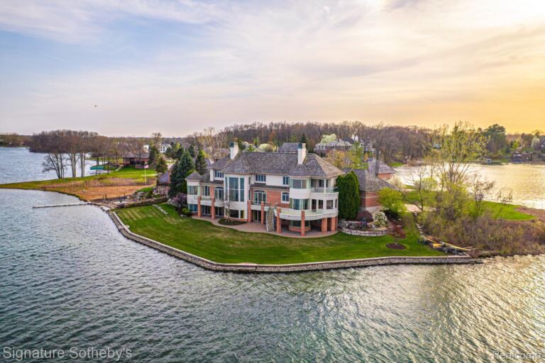 82 Chateaux Du Lac, Fenton