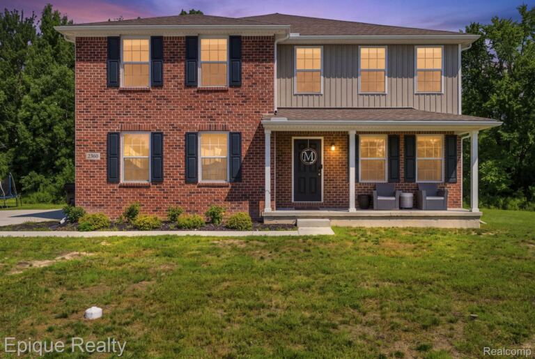2360 Scenic Hollow Dr, Grand Blanc