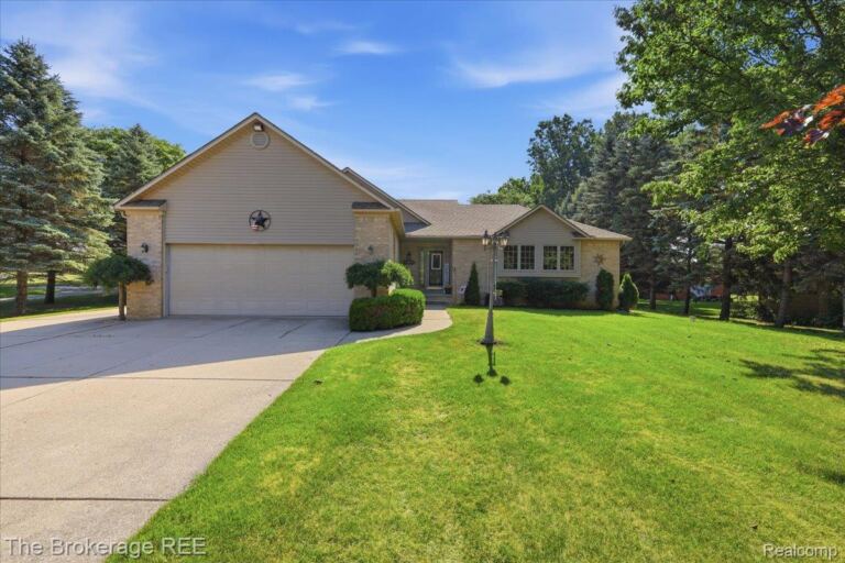 6057 Center Rd, Grand Blanc