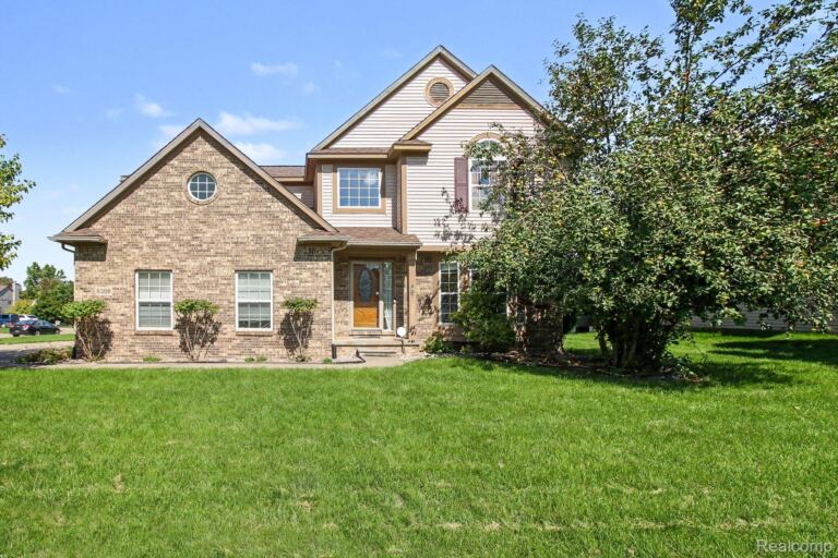 8366 Sherwood Dr, Grand Blanc