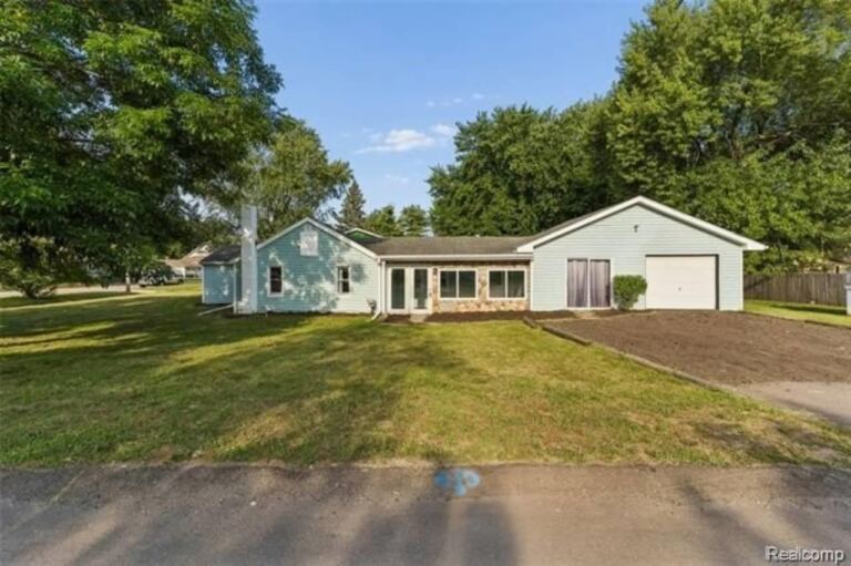 413 5th St, Fenton