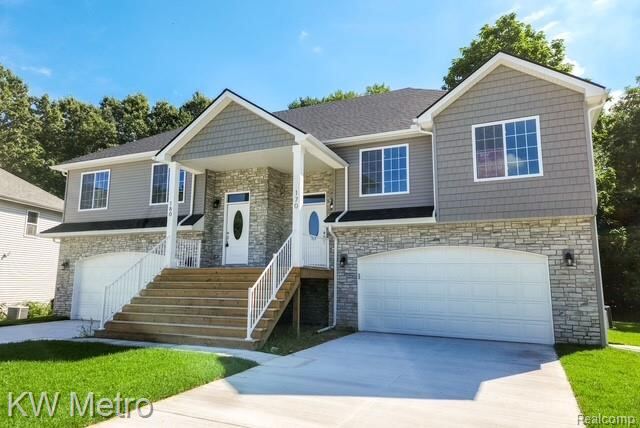 225 Whispering Pines Dr, Fenton