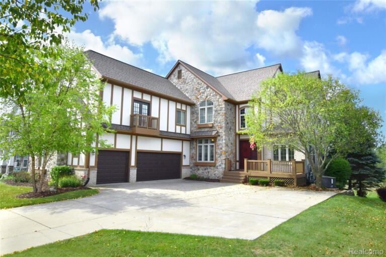 10130 St Ives Way, Grand Blanc