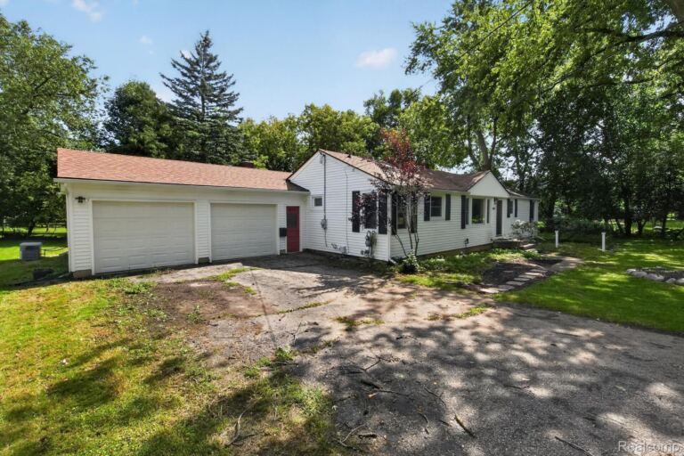 807 S Oak St, Fenton