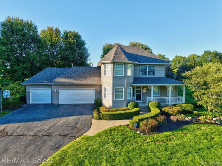 4224 W Four Lakes Ave, Fenton
