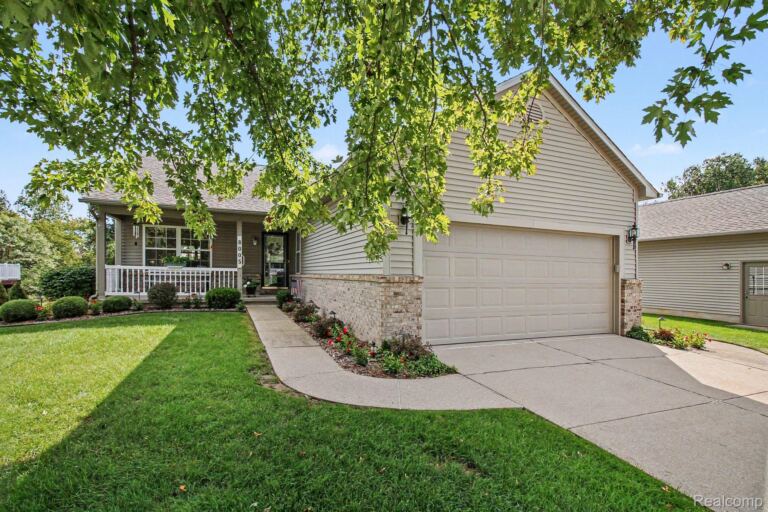 8005 Pagels Dr, Grand Blanc