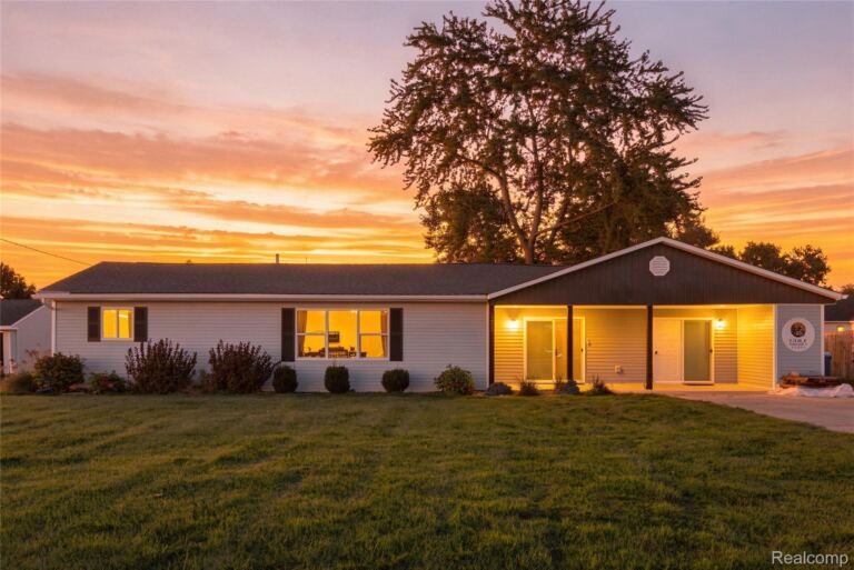 12293 Torrey Rd, Fenton
