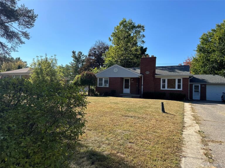 2216 Middlebelt Rd, West Bloomfield