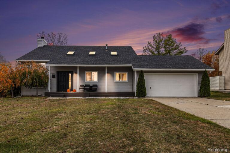 7408 Westbury Blvd, West Bloomfield