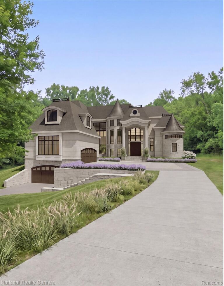 3641 Northwood Dr, West Bloomfield