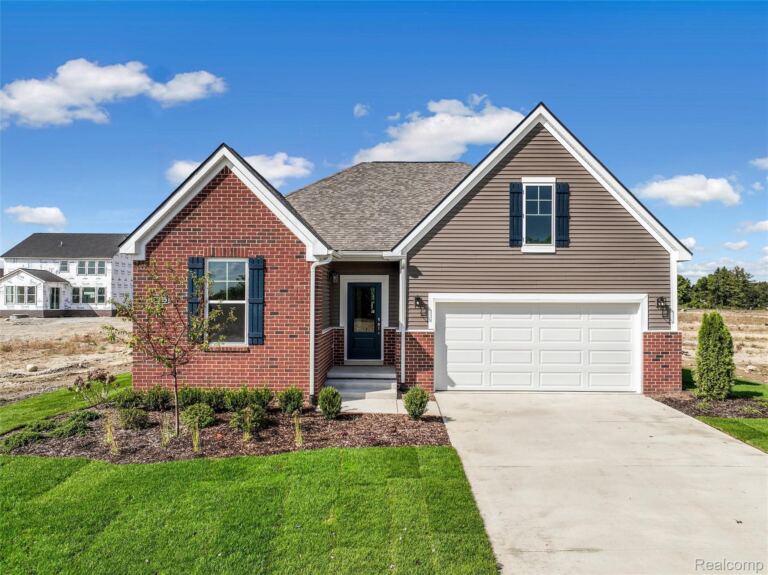 27403 Hidden Trail Lane, South Lyon