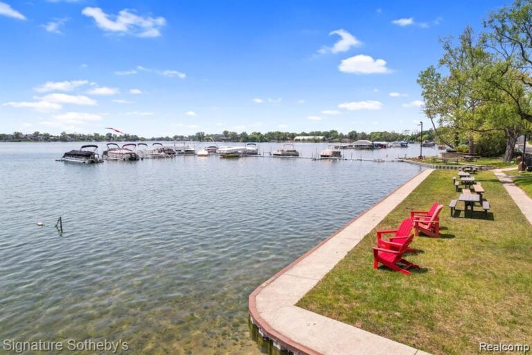 2372 Pine Lake Rd, West Bloomfield