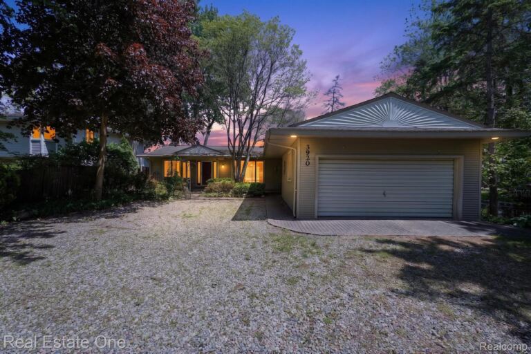 3920 Wint Rd, Commerce Charter Township