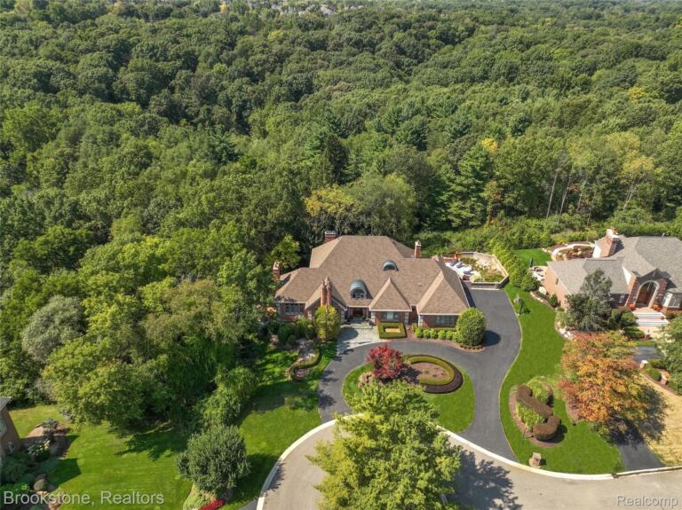 1494 Highpoint, Oakland Charter Township