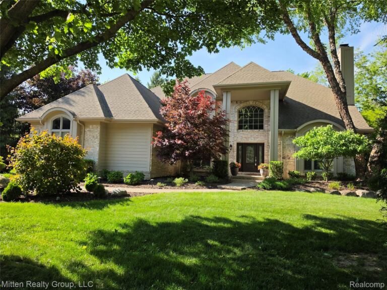 3351 Red Fox Ct, West Bloomfield