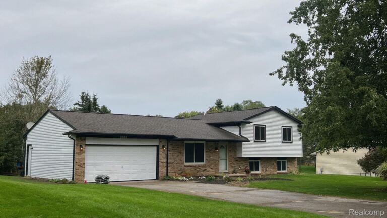 2668 Grass Valley Dr, White Lake