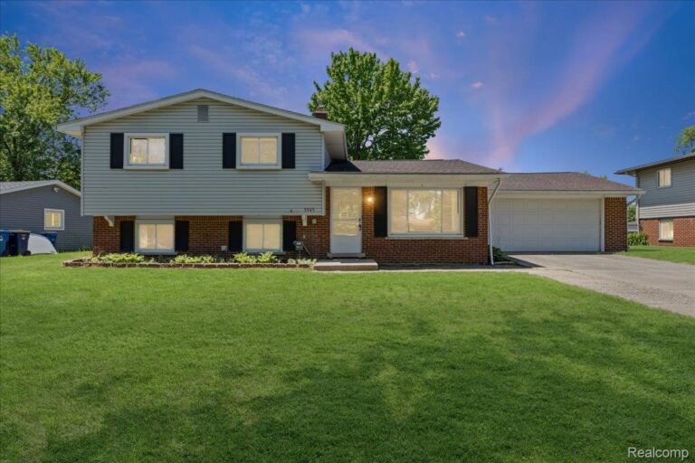 5925 Strathdon Way, Waterford