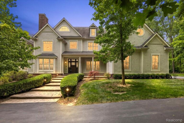 1600 S Hickory Ridge Trl, Milford
