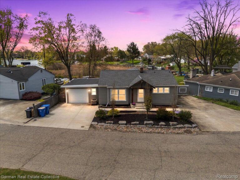 4583 Forest Ave, Waterford